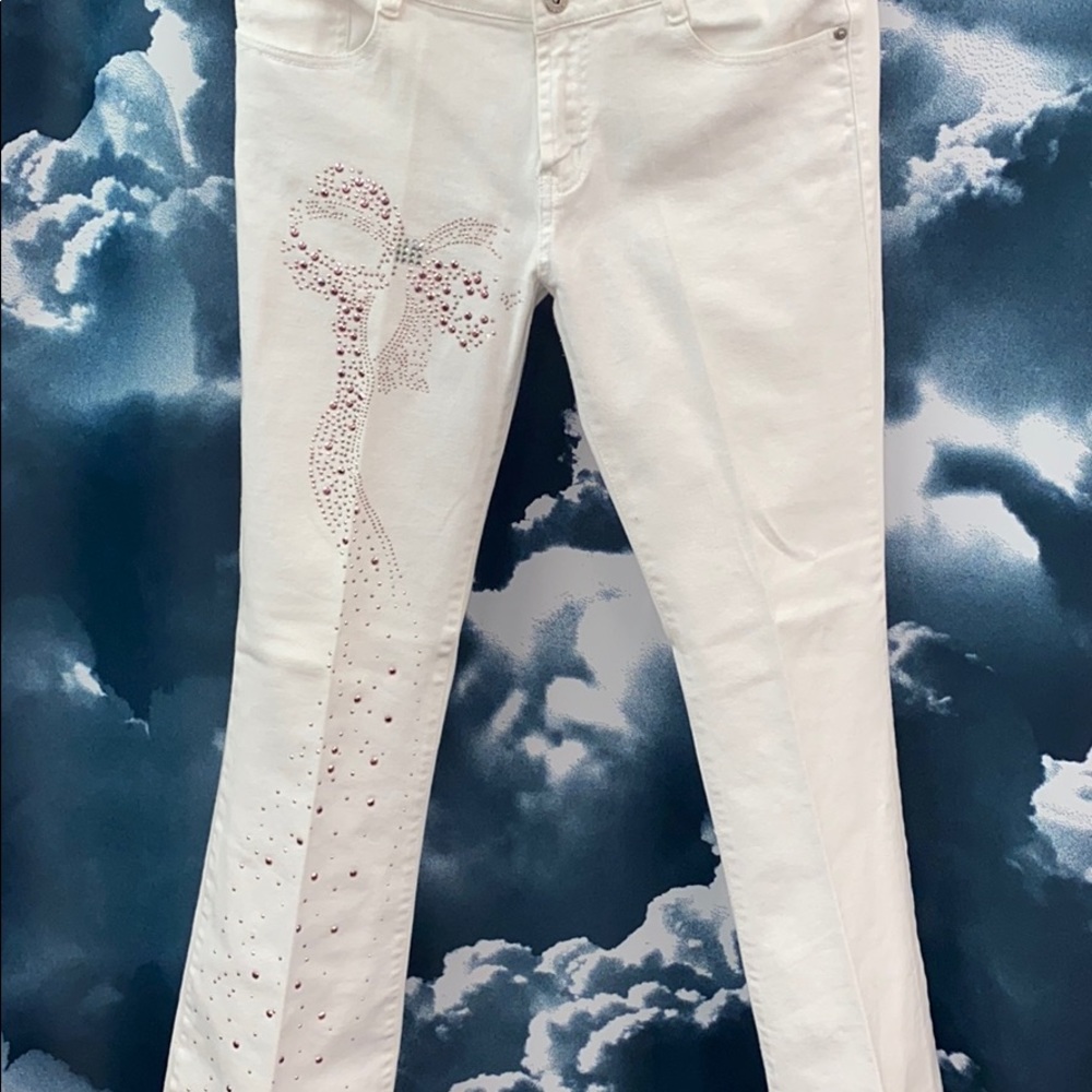LE MORE SEQUINS JEAN ON One LEG